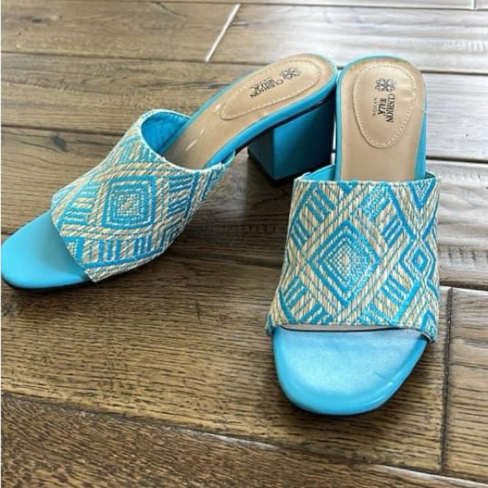 Size 8 Cushion Walk by Avon Sky Blue Heels
